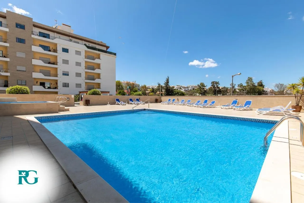 Luxury Penthouse Near City Center #1933 contacts